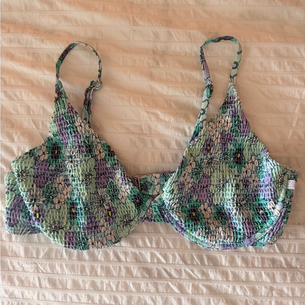 La Vie En Rose Smocked Underwire Bikini Top